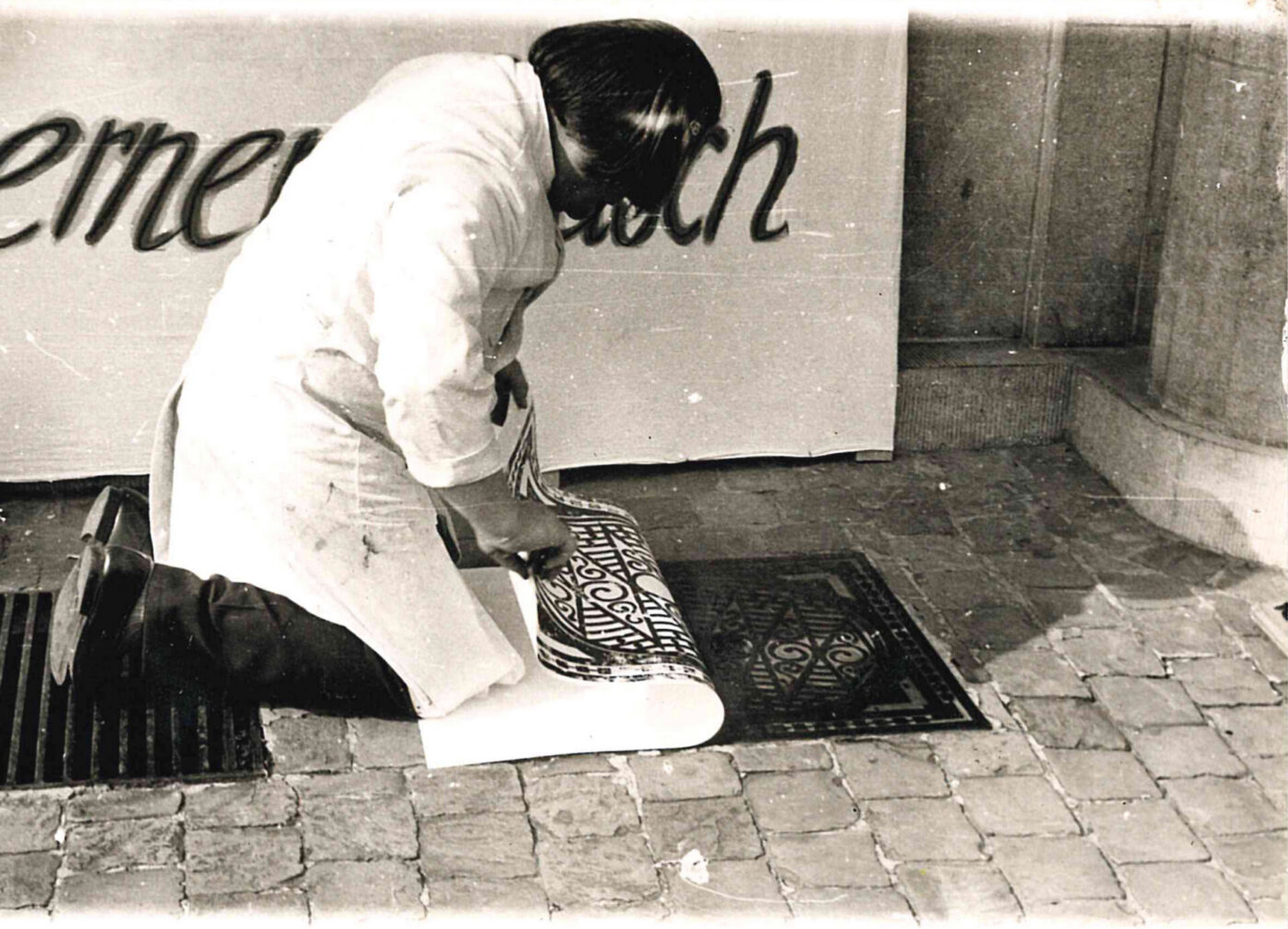 Werner Kausch during his Street Action, 21 August 1971. Photographer presumably Roger D’Hondt. Collection Roger and Marie-Hélène D’Hondt - New Reform Archive, City Archives of Aalst, Belgium.